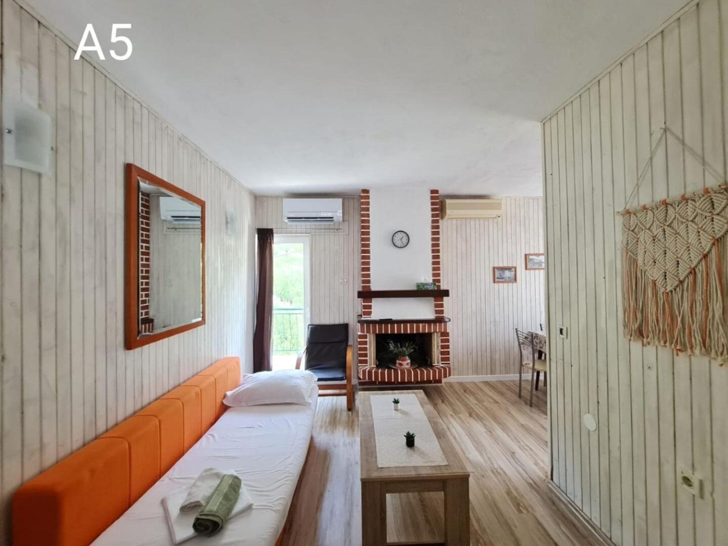 Apartments More Живогоще Екстер'єр фото